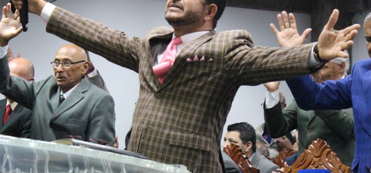 Pastor Abílio Santana ministrando na Admaua